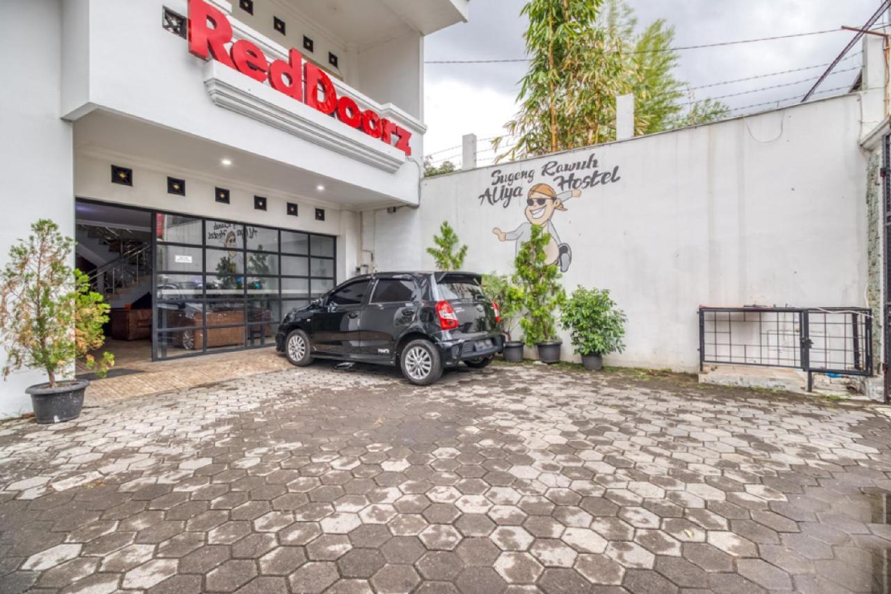 Reddoorz Hostel Near Stadion Mandala Krida Yogya Γιογκιακάρτα Εξωτερικό φωτογραφία