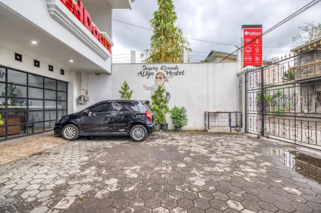 Reddoorz Hostel Near Stadion Mandala Krida Yogya Γιογκιακάρτα Εξωτερικό φωτογραφία
