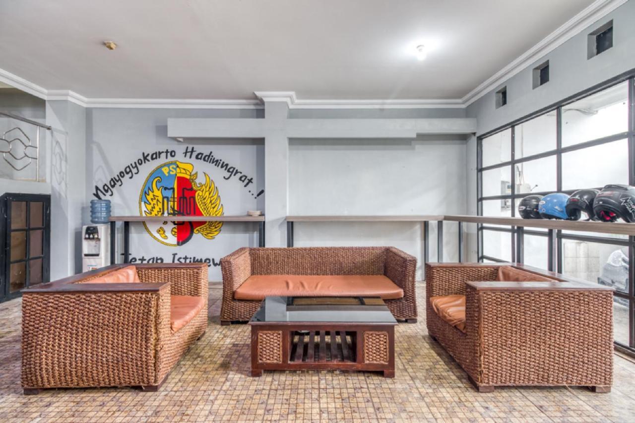 Reddoorz Hostel Near Stadion Mandala Krida Yogya Γιογκιακάρτα Εξωτερικό φωτογραφία