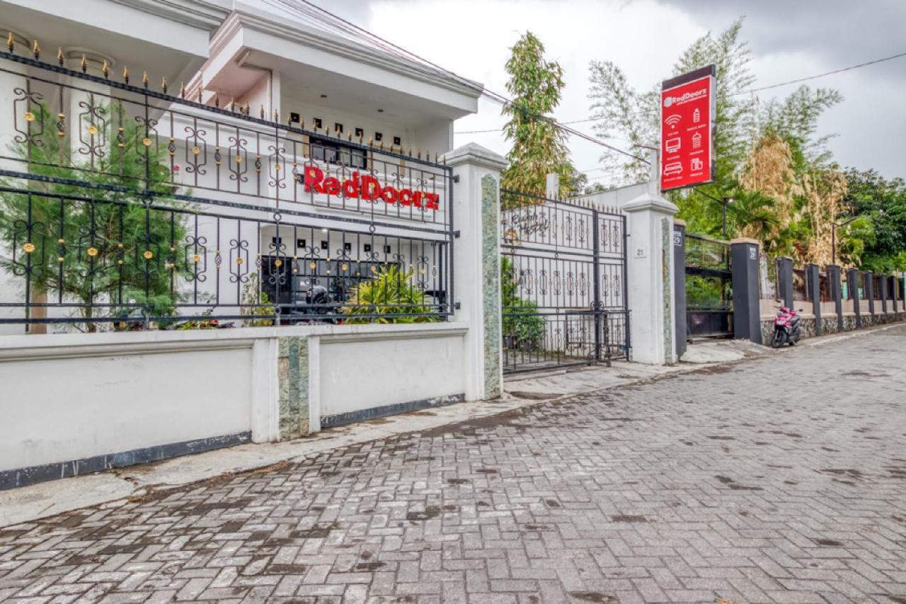 Reddoorz Hostel Near Stadion Mandala Krida Yogya Γιογκιακάρτα Εξωτερικό φωτογραφία